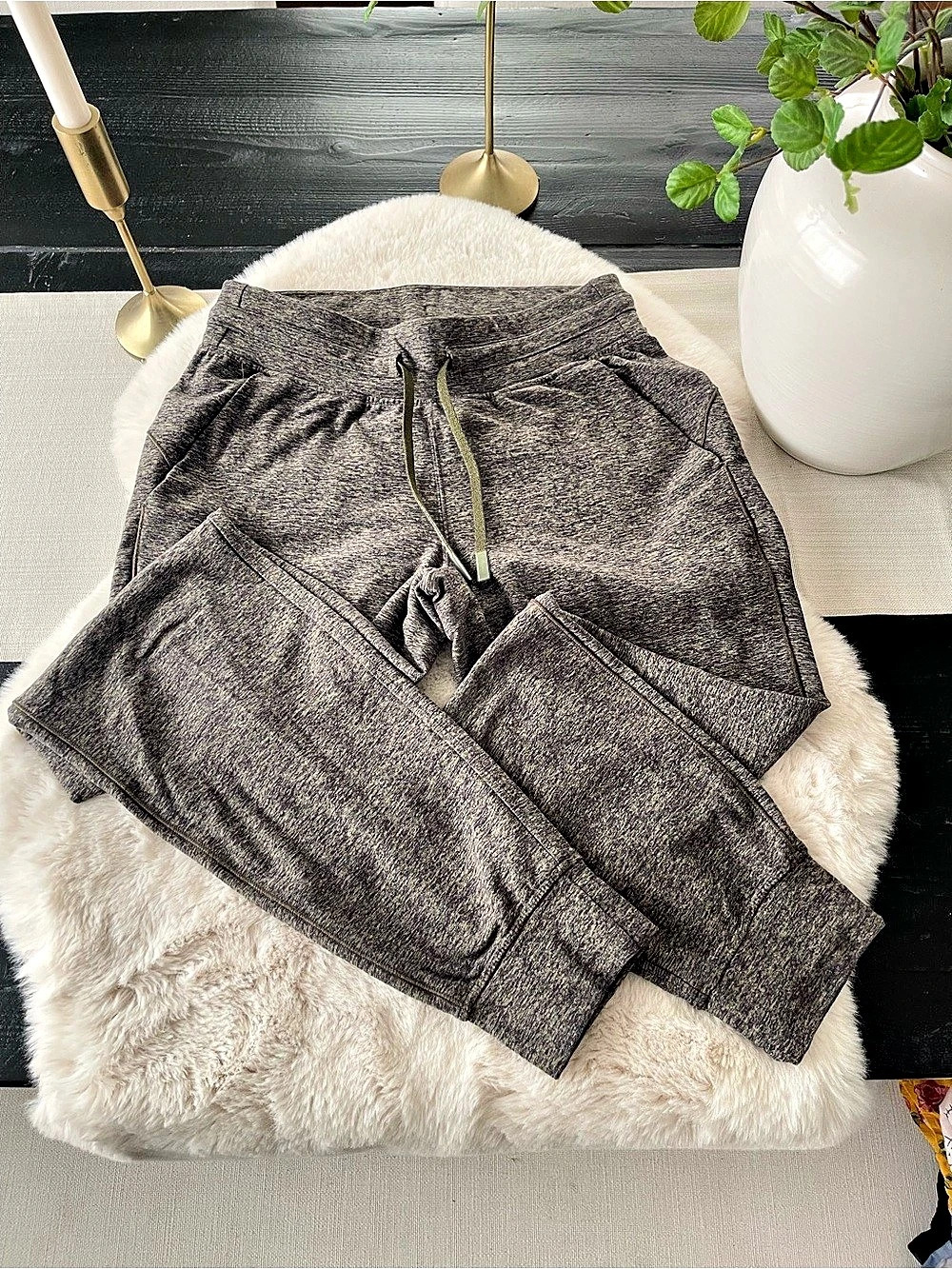 Lululemon Jogger Pants green sz 6 womens